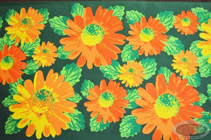 Tkanina leżakowa pomarańczowe kwiaty na zielonym tle